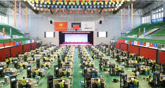 2019年全國(guó)職業(yè)院校技能大賽高職組“智聯(lián)友道杯” 軌道交通信號(hào)控制系統(tǒng)設(shè)計(jì)與應(yīng)用賽項(xiàng)競(jìng)賽現(xiàn)場(chǎng)