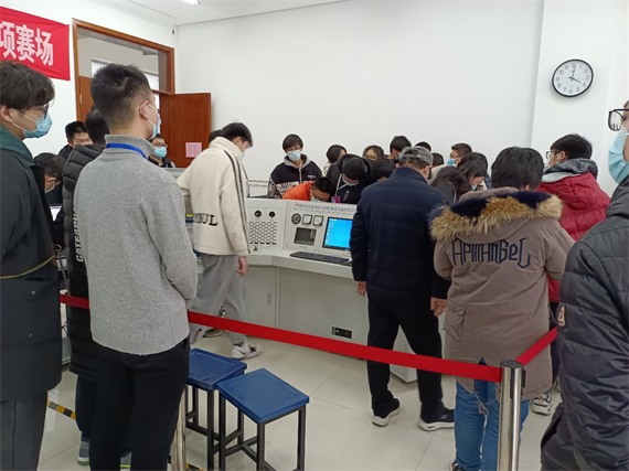 圖4賽前熟悉場(chǎng)地 圖4賽前熟悉場(chǎng)地